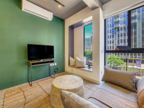 2nd Floor Luxury in City, Pool, Secure, Wifi